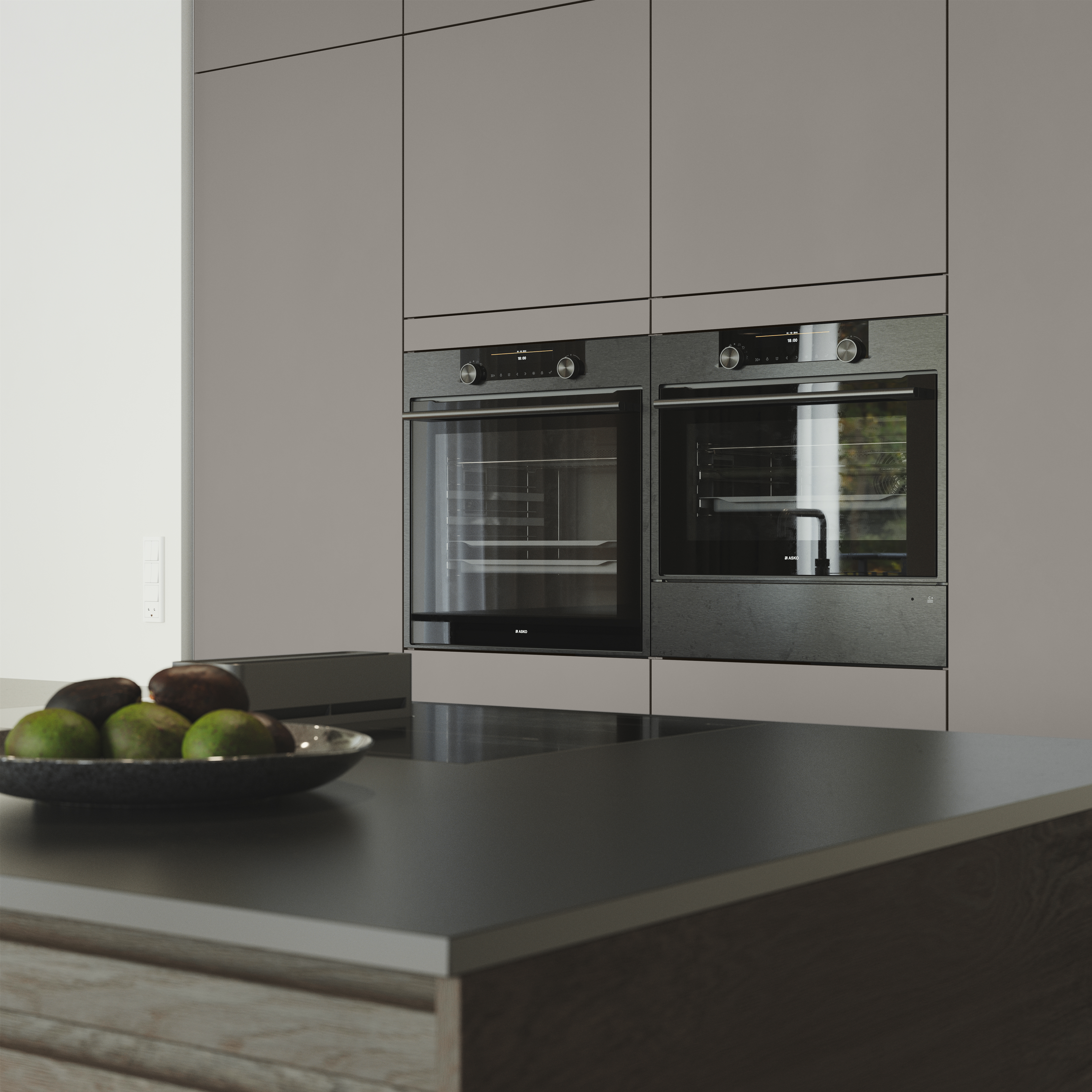 Silk by Designa grå kjøkken kombinert med Nature by Designa i rustikk mørk eik